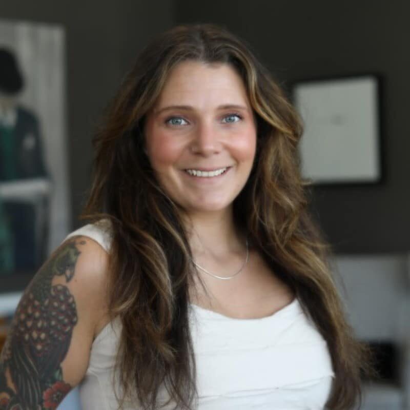 sara perry, director of brand, marketing, and customer experience at HILLS properties headshot